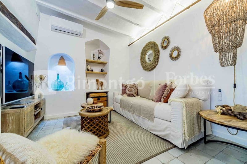 Recently refurbished charming townhouse in the old town of Jávea