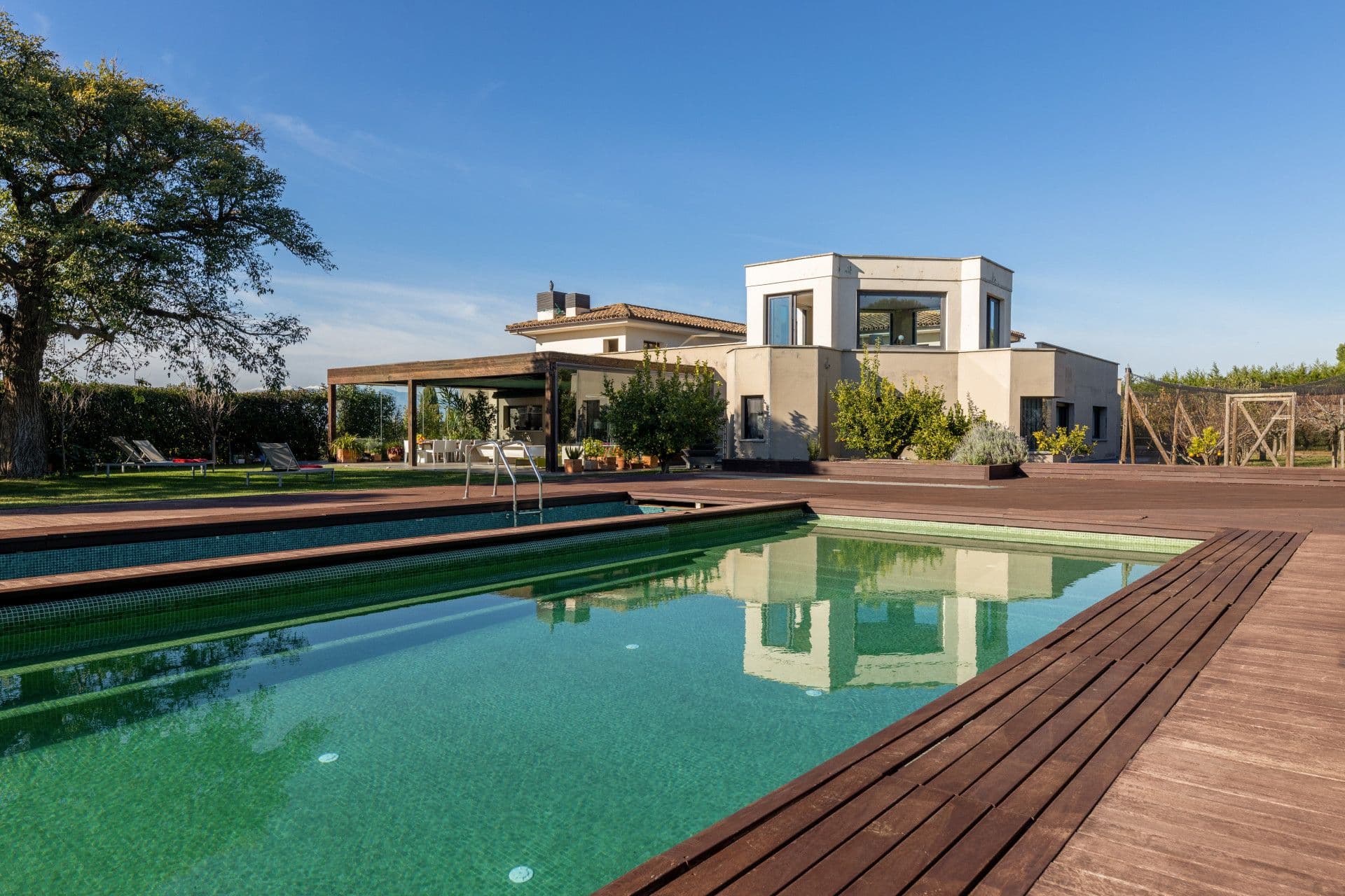 Luxurious villa overlooking the golf and the Pyrenees in Peralada, Girona.