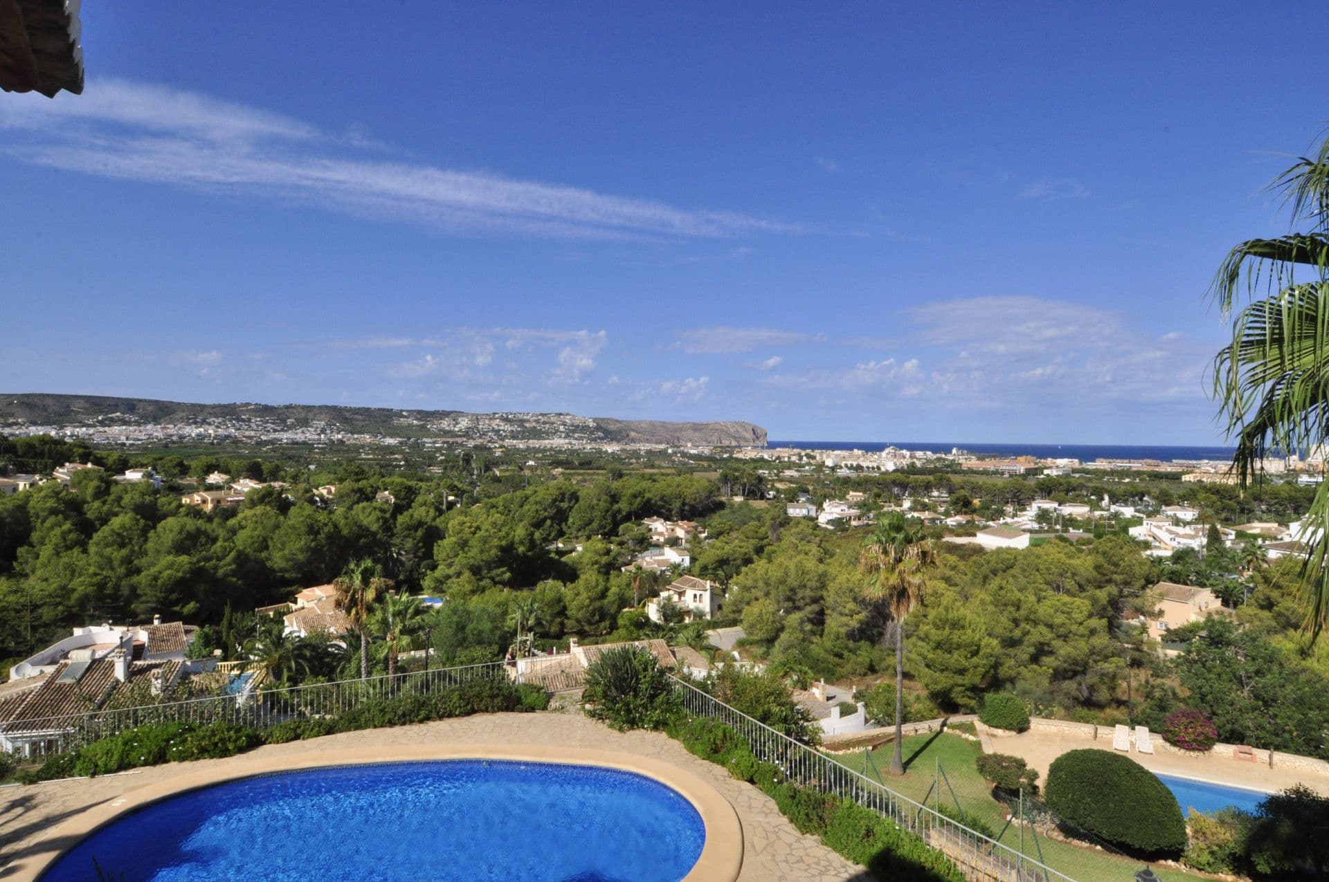 Exklusives Anwesen mit Meerblick befindet sich in der Nähe der Playa del Arenal de Jávea und Dienstleistungen.